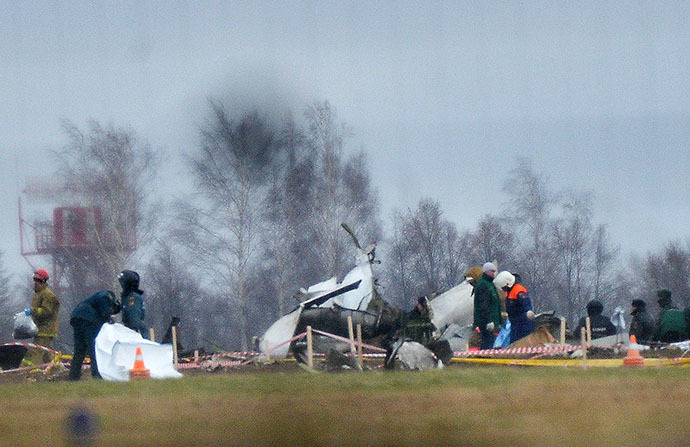 Russian Civil Defense and law enforcement personnel work on the crash site of the Tatarstan Airlines Boeing 737 on November 18, 2013. (RIA Novosti / Vladimir Astapkovich)
