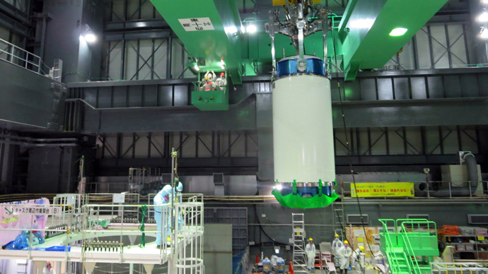 Fukushima operators begin risky nuclear fuel rod removal