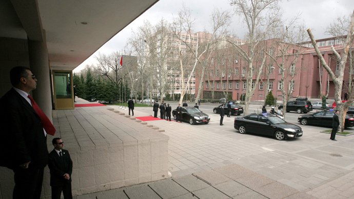 Turkish police detain 'mentally unstable man' with fake bomb near PM’s office