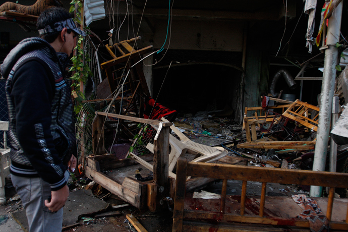 A man looks at the site of a bomb attack at a cafe in Baghdad's al-Bayaa district, November 21, 2013. (Reuters / Ahmed Malik) 