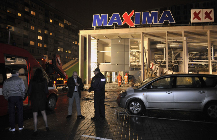 Maxima shopping center on Priedaines Street in Riga after its roof caved in. (RIA Novosti / Oksana Dzhadan)