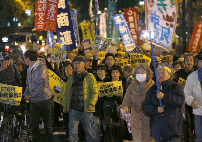 Protesters shout slogans during a march against the government's planned secrecy law in Tokyo November 21, 2013. (Reuters/Issei Kato)