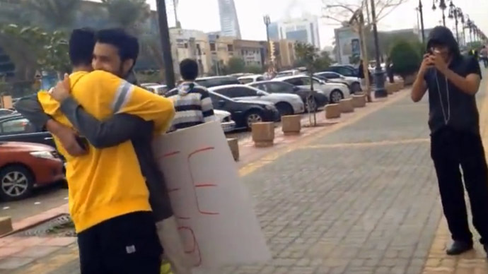 2 Saudi men arrested for offering free hugs