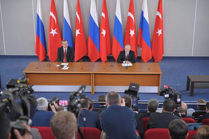November 22, 2013. Russian President Vladimir Putin, right, and Prime Minister of Turkey Recep Tayyip Erdogan during a joint news conference on the results of the fourth session of the High Level Russian-Turkish Cooperation Council in Strelna (RIA Novosti / Alexey Nikolsky)