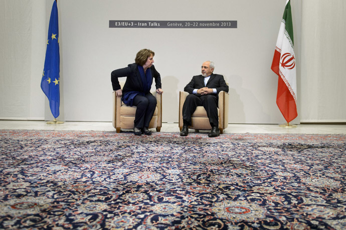 Iranian Foreign Minister Mohammad Javad Zarif (R) sits next to EU foreign policy chief Catherine Ashton at the start of closed-door nuclear talks in Geneva on November 20, 2013. (AFP Photo/Fabrice Coffrini)