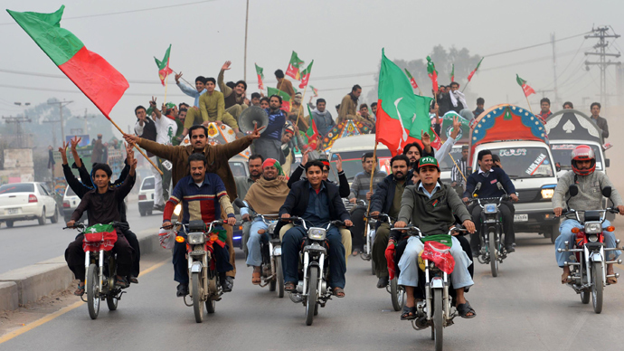 Thousands block NATO convoy route to protest US drone strikes in Pakistan