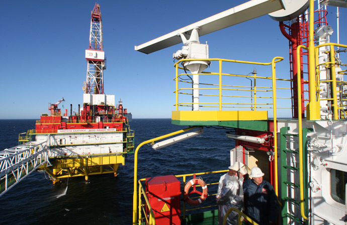 Workers at LUKoilâs Kaliningradmorneft offshore, ice-resistant platform at the Kravstovskoye (D-6) oil field in the Baltic Sea. (RIA Novosti/Igor Zarembo)