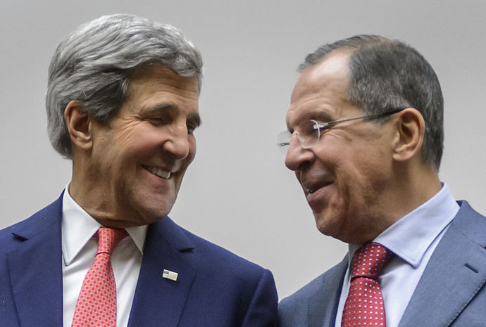 US Secretary of State John Kerry (L) shares a light moment with Russian Foreign Minister Sergei Lavrov during a statement early on November 24, 2013 in Geneva.(AFP Photo / Fabrice Coffrini)