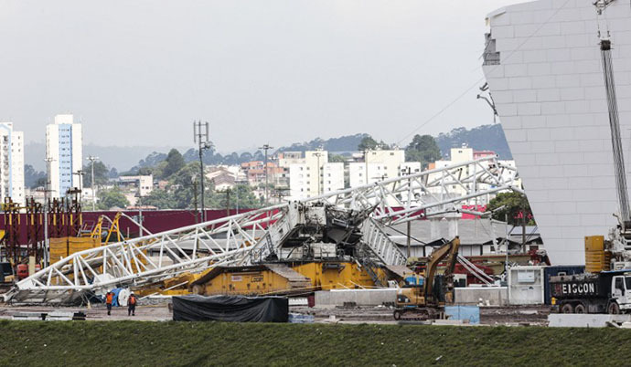 View of damages at the Arena de Sao Paulo --Itaquerao do Corinthians-- stadium, still under construction, after a crane fell across part of the metallic structure, on November 27, 2013 in Sao Paulo. (AFP Photo / Miguel Schincariol)