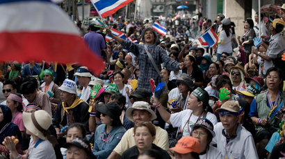Thai police crackdown on protesters as government rejects their demands (PHOTOS)
