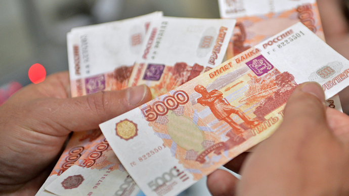 Storm or ‘ripple’? Ruble hits 4-year low