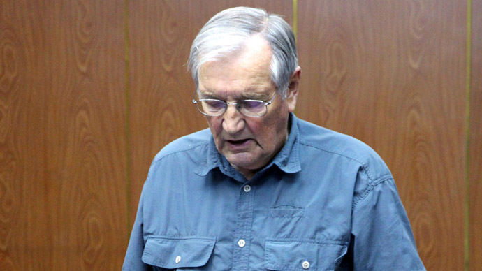 This photo taken on November 9, 2013 and released on Novermber 30, 2013 by North Korea's official Korean Central News Agency (KCNA) shows US citizen Merrill Newman reading a written apology for his alleged crimes both as a tourist and during his participation in the Korean War, while under detention in Pyongyang, after he was detained on 26 October shortly before take-off from Pyongyang following a 10 day tour. (AFP Photo/KCNA)