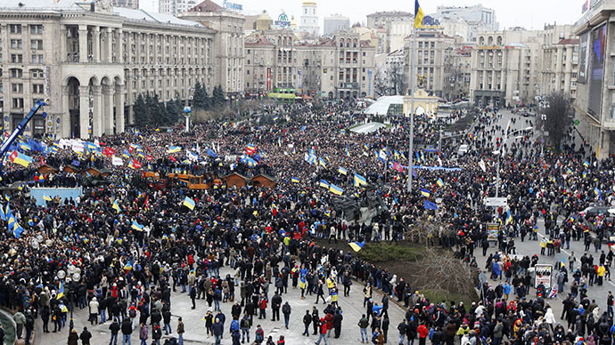 An aerial view shows the Maidan Nezalezhnosti or Independence Square crowded by supporters of EU integration during a rally in Kiev, December 1, 2013. (Reuters / Vasily Fedosenko)
