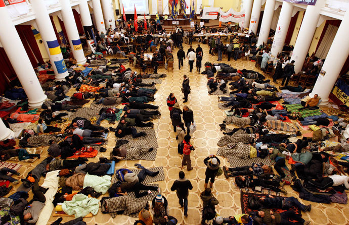 Protesters rest in Kiev's City Hall, now an organisational hub for protesters who have occupied the building, December 5, 2013.(Reuters / Vasily Fedosenko)