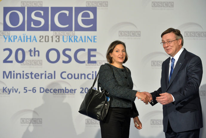 Ukraine's Minister of Foreign Affairs Leonid Kozhara (R) shakes hands with US' Assistant Secretary for European and Eurasian Affairs Victoria Nuland during a ceremony in Kiev on December 5, 2013.(AFP Photo / Sergei Supinsky)