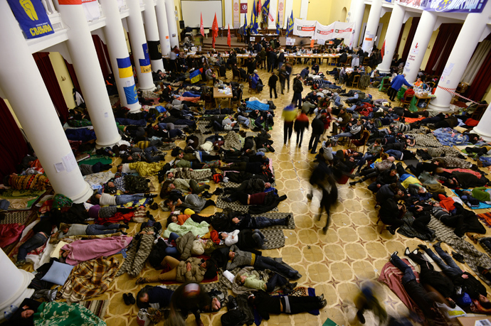 Opposition supporters sleep on the floor in the premises of the City Hall, which they occupy, on December 6, 2013. (AFP Photo / Vasily Maximov)
