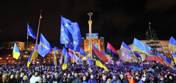 People shout slogans and wave Ukrainian and European Union flags during an opposition rally at Independence Square in Kiev on December 2, 2013. (AFP Photo / Genya Savilov) 