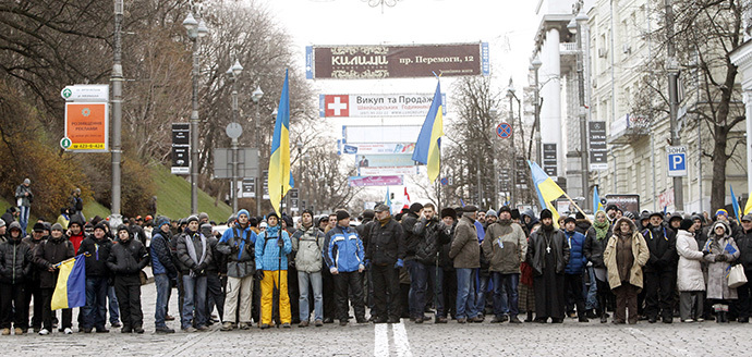 Protesters are seen near barricades which blocked a street in Kiev December 2, 2013. (Reuters / Vasily Fedosenko)