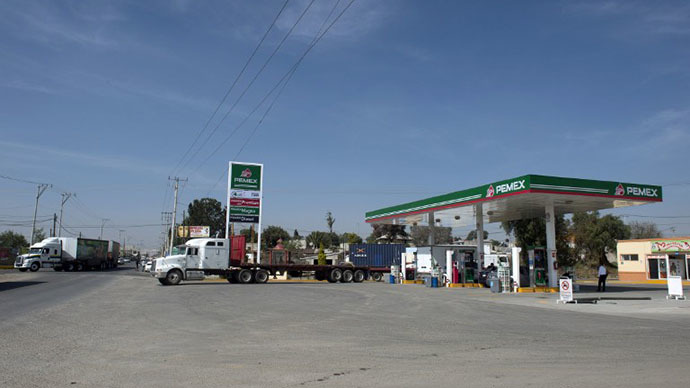 General view on December 4, 2013 of the place in Tepojaco, Hidalgo state where the Volkswagen Worker truck transporting a "teletherapy source" containing cobalt-60 was stolen by gunmen on December 2. (AFP Photo / Yuri Cortez)