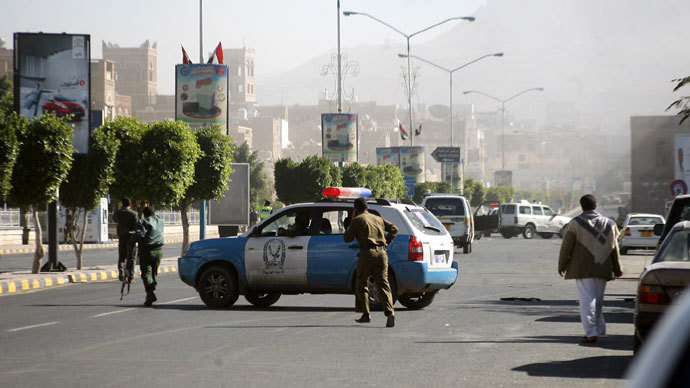 Yemeni soldiers patrol a street after a suicide car bombing at the defence ministry in the Yemeni capital Sanaa on December 5, 2013.(AFP Photo / Mohammed Huwais)