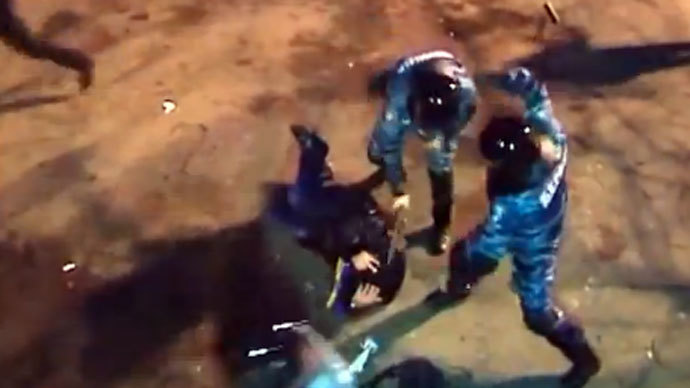 Shocking footage: Ukrainian cops brutally beat prone protester with batons