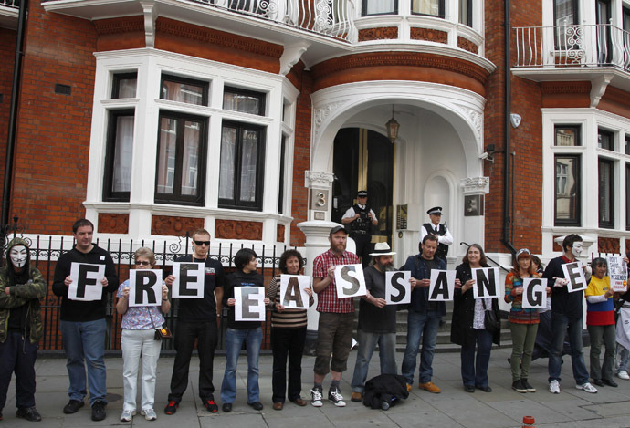 Supporters of WikiLeaks founder Julian Assange stand outside Ecuador's embassy in central London June 16, 2013. (Reuters/Chris Helgren)