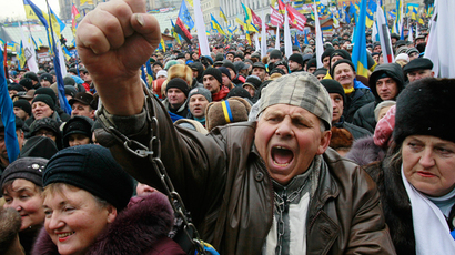 Police dismantle barricades in Kiev as tensions run high