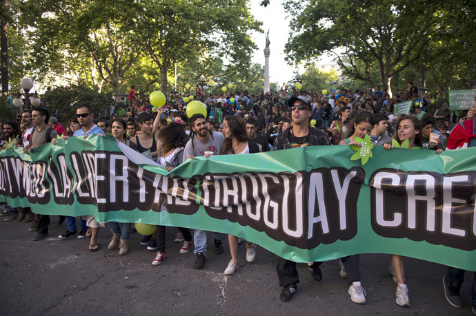 People march for the legalization of marijuana towards the Legislative Palace in Montevideo, on December 10, 2013, as the Senate discuss a law on the legalization of marijuana's cultivation and consumption. (AFP Photo/Pablo Porciuncula)