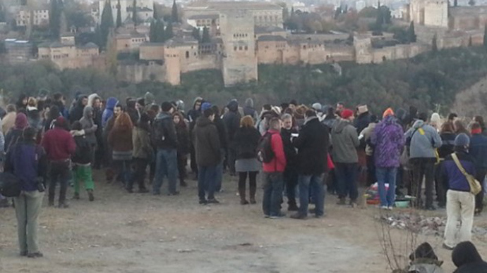 Cave dwellers and activists gathered following the town plannerâs announcement. This is the third attempt to clear cave dwellings in the past six years.Image from radiogranada.es