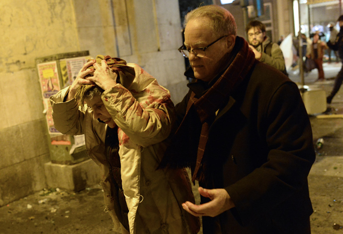 A woman holds her bloodied head as supporters of anticapitalist social movement Rodea El Congreso demonstrate outside the congress during a protest dubbed "Surround the congress" in Mardrid on December 14, 2013 demanding a change towards a, "genuine social democracy". (AFP Photo / Dani Pozo) 