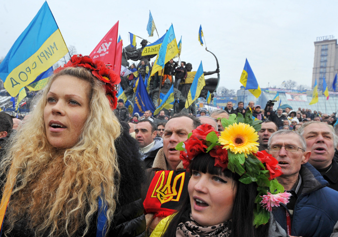 Ukrainian opposition supporters gather at a mass rally on Independence Square in Kiev on December 15, 2013. (AFP Photo / Viktor Drachev)