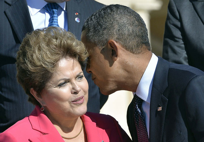 US President Barack Obama (R) kisses hello Brazil's President Dilma Rousseff as they arrive for the family photo during the G20 summit on September 6, 2013 in Saint Petersburg.(AFP Photo / Jewel Samad)