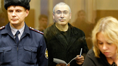 ‘Who killed my husband?’ Khodorkovsky complicit in murder, widow’s book claims