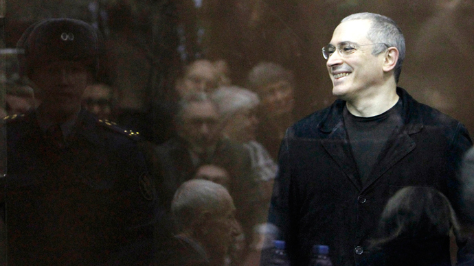 Ex-oil tycoon Khodorkovsky leaves prison after pardon