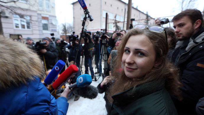 Maria Alyokhina (L), member of Russian punk band Pussy Riot, speaks to the media after her release from a penal colony in Nizhny Novgorod December 23, 2013.(Reuters / Sergei Karpukhin)