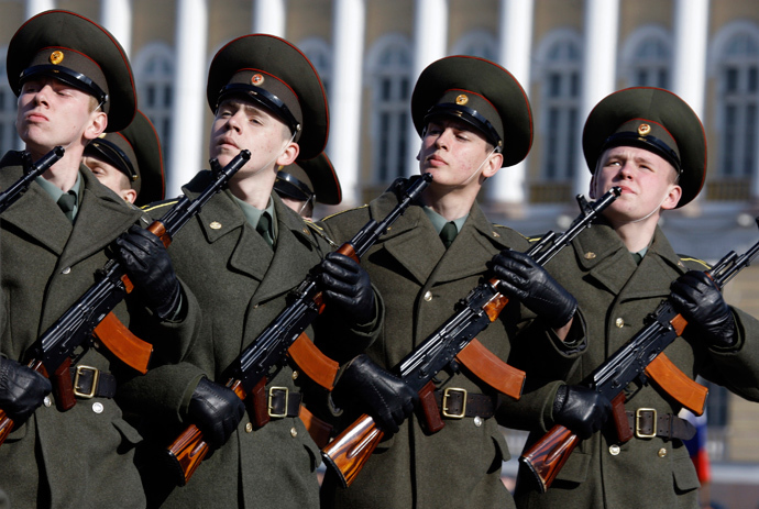 Russian soldiers march during a rehearsal for a May 9 victory parade in Dvortsovaya Square in St.Petersburg April 22, 2009. (Reuters / Alexander Demianchuk)