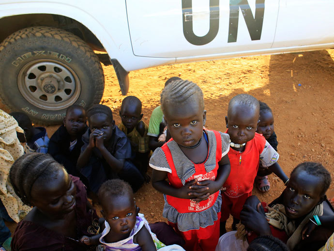 Newly arrived displaced families wait at Tomping United Nations base near Juba international airport, where some 12,000 people from the Nuer tribe have sought refuge at, December 24, 2013.(Reuters / James Akena)