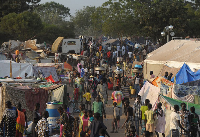 People gather at a makeshift IDP camp at the United Nations Mission in South Sudan (UNMISS) compound in Juba on December 22, 2013 where South Sudanese continue to flock as fears of a resumption of fighting in the capital fester. (AFP Photo / Tony Karumba)
