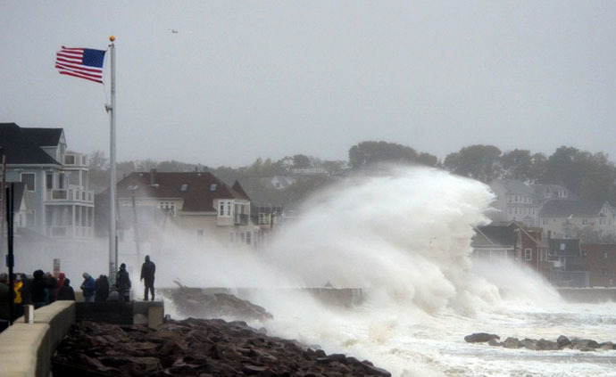 Waves crash over Winthrop Shore Drive as Hurricane Sandy comes up the coast on October 29, 2012 in Winthrop, Massachusetts. (AFP Photo / Darren Mccollester)