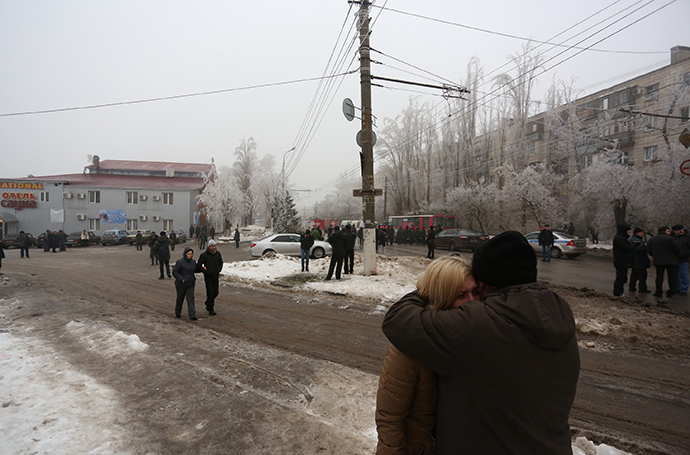 Volgograd residents in the Dzerzhinsky district, where an explosion went off on a trolleybus. (RIA Novosti / Kirill Braga)