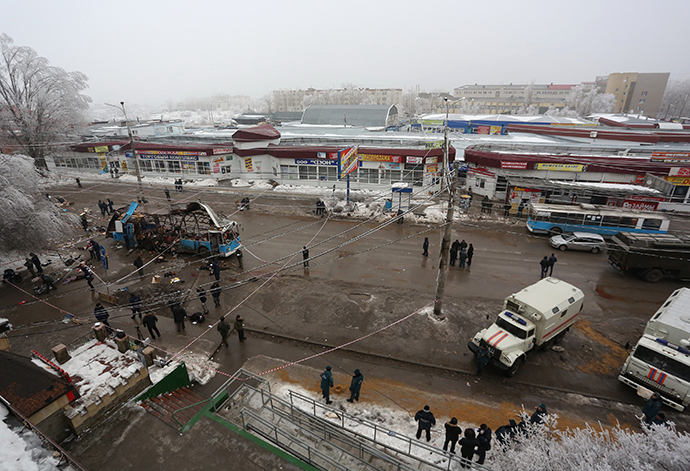 Agents of law enforcement and operative services work at the site of an explosion on a trolleybus near Kachinsky Market in Volgograd (RIA Novosti)