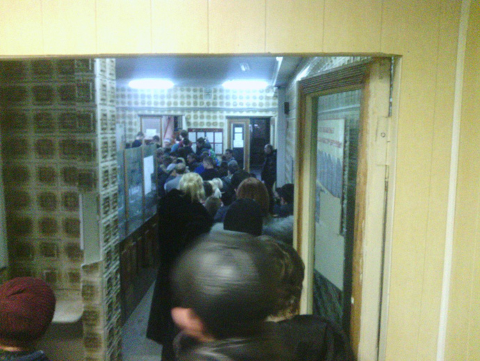 An overcrowded blood donor center in Volgograd on December 30, 2013 (Image by Vasiliy Varlamov)