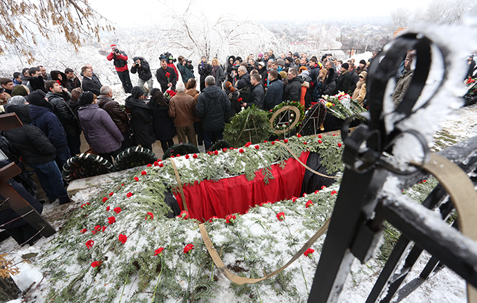Funeral for the victims of the terrorist attacks in the cemetery of the Kirov District of Volgograd on December 31, 2013. (RIA Novosti / Kirill Braga)