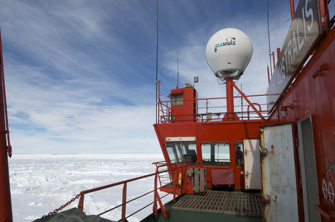 This photo provided by Fairfax Media Pool and released by the Australian Antarctic Division on January 2, 2014 shows the Chinese Antarctic vessel Xue Long (back L-in far distance) from the bridge of the Aurora Australis ship off Antarctica, both in the frozen waters to help rescue a nearby Russian research ship (not pictured). (AFP Photo / Jessica Fitzpatrick)