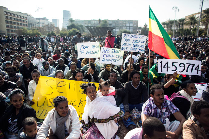 African migrants hold signs during a protest at Rabin Square in Tel Aviv January 5, 2014.(Reuters / Nir Elias)