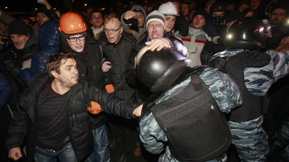 Teargas, fire, smoke as clashes erupt between police and protesters in Kiev