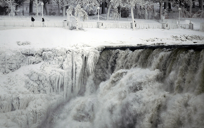 The U.S. side of the Niagara Falls is pictured in Ontario, January 8, 2014. (Reuters / Aaron Harris)