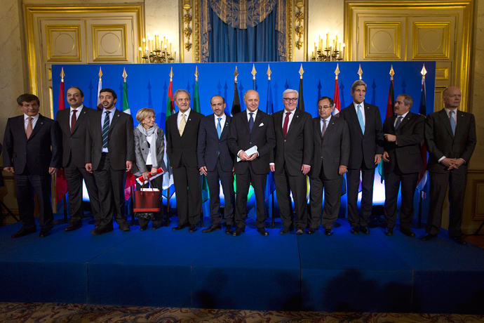 France's Foreign Minister Laurent Fabius (firts ground) poses at the Quai d'Orsay, the French Foreign ministry in Paris on January 12, 2014, R) after the conference of "Friends of Syria" (AFP Photo / Joel Saget)