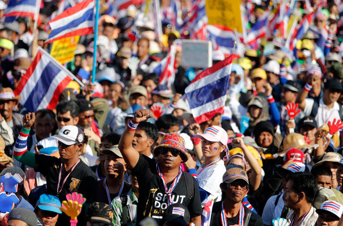 Anti-government protesters occupy an intersection in central Bangkok January 13, 2014. (Reuters / Nir Elias)