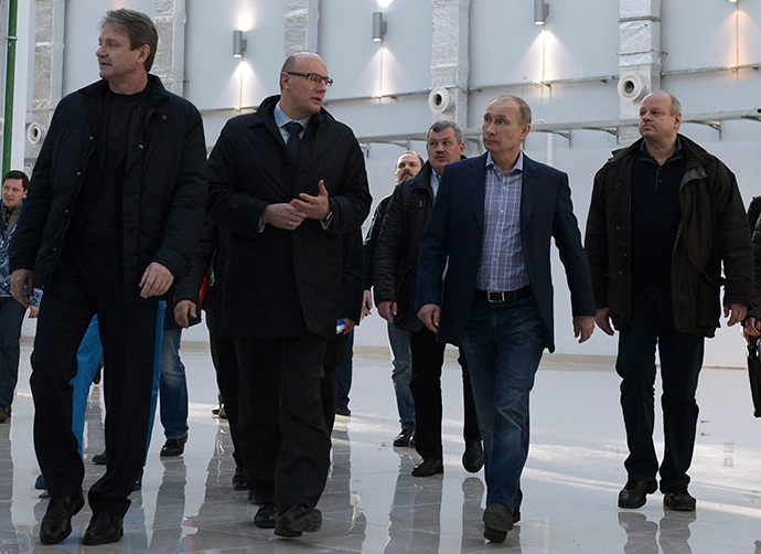 Russian President Vladimir Putin, center, visits the Media Center of the Sochi 2014 Winter Olympic Games, January 4, 2014. (RIA Novosti / Aleksey Nikolskyi)